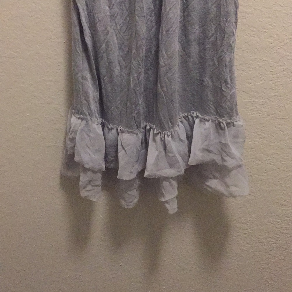 Gorgeous Grey Ruffle Accent Tank Size M - Picture 4 of 7